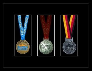 Marathon Medal Frame – S15-77i Black-Black Mount